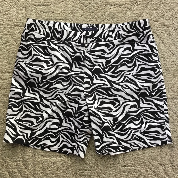 Jones New York Signature Black and White Patterned Shorts - Picture 1 of 4